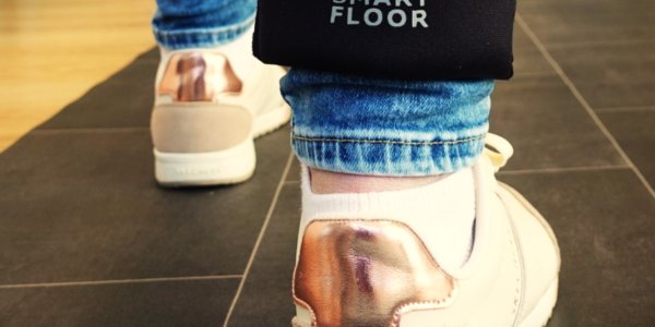 Foto: Test je valrisico naast stemhokje op 18 maart