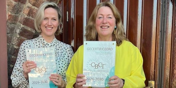 Foto: BIJ de bieb ontvangt landelijk kwaliteitscertificaat